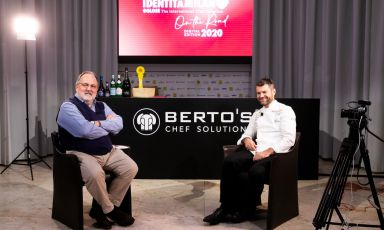 Paolo Marchi ed Enrico Bartolini poco prima dell'inizio della registrazione dell'intervista. Si può ascoltare per intero iscrivendosi a Identità on The Road (per informazioni: iscrizioni@identitagolose.it, telefono +390248011841, interno 2215)
