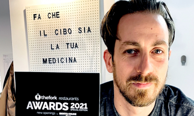 Nicolò Cini, chef of an intriguing place called Aromaticus in Trastevere, in Rome. This is one of the 10 restaurants awarded at The Fork restaurants awards 2021 in Milan. Peronsally, I would complete the mantra of the restaurant like this: «Make sure food is your cure and your soul» ❤️ SOUL
