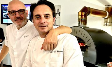 Lo scorso 30 novembre, Nino Di Costanzo è stato il primo chef ospite di Franco Pepe a Authentica Stellata, rassegna che all'interno di Pepe in grani permetterà a Pepe di creare pizze con una trentina di grandi chef italiani e stranieri
