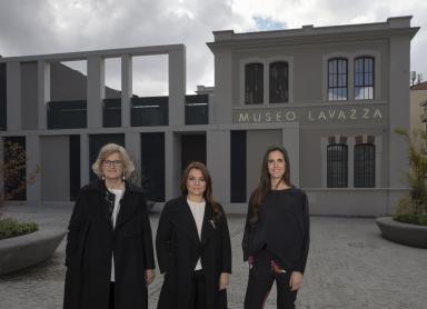 Antonella, Francesca e Manuela Lavazza davanti al Museo Lavazza (foto Alessandro Albert)

