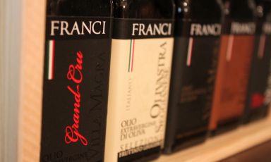 Frantoio Franci è una delle più blasonate aziende olivicole d'Italia. Il suo prodotto di punta è il Villa Magra Gran Cru. L'azienda ha sede in via Achille Grandi 5, a Montenero (Gr). Tel. +39.0564.954000