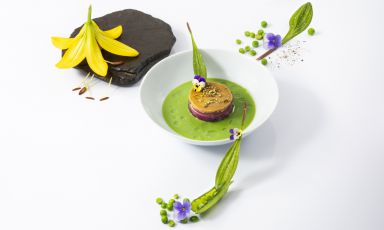 La natura parla, l'esperienza traduce is the latest dish by Simone Cantafio, born in 1986, chef at Michel Bras in Toya. He presented it during a Japanese congress, and it tells the story of his life between Calabria, France and Japan 
