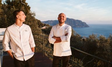 Il resident chef Matteo Dimoro e l’executive Marco Visciola: guidano la cucina del nuovo ristorante Ortica, all'interno della Tenuta Golfo Paradiso a Pieve Ligure (Genova). Tutte le foto sono di Ilaria Murtas
