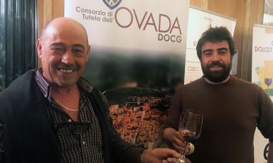 Il presidente del Consorzio Ovada Italo Danielli brinda con il vicepresidente Daniele Oddone
