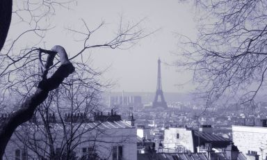 Abbiamo voluto parlare con tre chef parigini d'adozione,&nbsp;Giovanni Passerini, Simone Tondo e Mauricio Zillo, qualche giorno dopo la tragedia che si &egrave; abbattuta su Parigi lo scorso venerd&igrave;. Per ascoltare le loro sensazioni e chiedere loro di raccontarci la reazione della&nbsp;Ville Lumi&egrave;re