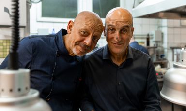 Gianfranco Pascucci, chef del ristorante Pascucci al Porticciolo, a Fiumicino ha ospitato per il primo appuntamento di Incontri dei Mari lo chef Aitor Arregui e tutta la brigata del ristorante Elkano, a Getaria nei Paesi Baschi. Photo credits @Slevin
