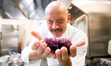 L'elemento salmastro, portato in particolare dall'uso delle alghe, &egrave; molto importante nella cucina di Gianfranco Pascucci, chef di Pascucci al Porticciolo di Fiumicino, e in questi giorni ospite a Identit&agrave; Golose Milano
