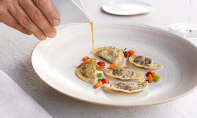"Mezzelune Piastrate" ossobuco e verdure​: il piatto del 2021 di Nicola Damiani
