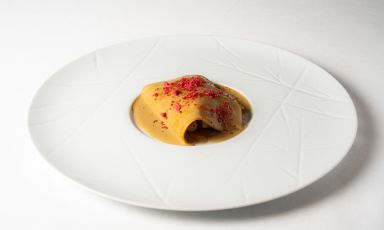 Pasta e lievito madre al mallo, pernice Rossa, zucca: un primo sorprendente dal menu A caccia con lo chef, attualmente disponibile presso L'erba del re, la casa di Luca Marchini, a Modena

