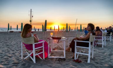 Tramonto "gustoso" in spiaggia, alla festa di Periferia Iodata
