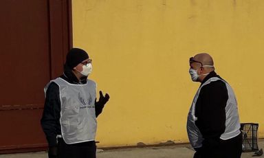 Franco Pepe e Francesco Martucci durante il lockdown quando si incontrarono per aiutare i senzatetto di Caserta

