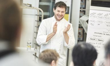 Lo chef Peter Brunel nello scatto di Carlo Baroni durante il 12° simposio di PizzaUp a Vighizzolo d'Este in provincia di Padova, novembre 2017
