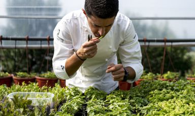 Michelangelo Mammoliti ha conquistato nel novembre scorso la seconda stella alla sua La Madernassa a Guarene (Cuneo). E non si ferma qui... Le foto dello chef sono di Nicolò Brunelli

