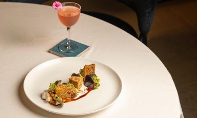 Calzagatti di polenta: il piatto firmato dallo chef Luca Marchini per il ristorante Sottoluce di Modena, all'interno dell'hotel RMH Raffaello in abbinamento al cocktail di Alice Panzani, Bouquet
