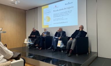 La presentazione del nuovo libro di Luciano Bertello "Piccola storia dei Tajarìn- Viaggio affettuoso di un piatto povero diventato ricco" edito da Slow Food Editore. Da sinistra, l'amministratore delegato Slow Food Editore, Carlo Bogliotti, Carlo Petrini - fondatore di Slow Food e prefattore del saggio, Luciano Bertello, autore del libro, e Davide Rampello, direttore artistico e regista televisivo
