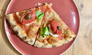 Pane e pomodoro diventa pizza
