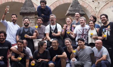 Il Postrivoro è un progetto che seguiamo con piacere da anni e che nasce da un grande lavoro di gruppo. Festeggiato con questa bella foto dello staff e celebrato dalla possibilità di portare un'esperienza pluriennale, cresciuta a Faenza, fino a San Francisco
