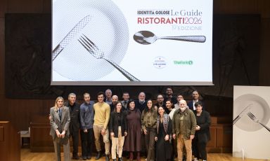 Tutti i premiati della Guida ai Ristoranti d'Italia, Europa e Mondo di Identità Golose 2026 sul palco del Centro Congressi Fondazione Cariplo, a Milano. Tutte le foto sono a cura di Francesca Brambilla/Serena Serrani
