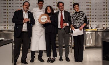 Premio Creatività in cucina a Massimiliano Alajmo, chef e patron delle Calandre a Rubano (Padova), premiato da Piero Gabrieli e Chiara Quaglia di Molino Quaglia. Con loro, Paolo Marchi e Francesca Barberini.