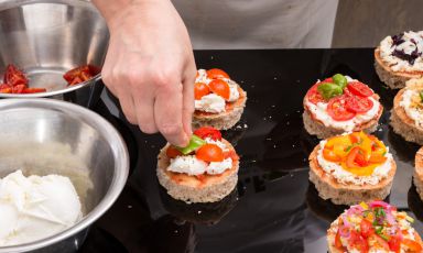 Roberto Ghisolfi, pizzaiolo di lungo corso, ha avuto un'idea felicissima, che promette di cambiare - in parte - il nostro approccio con la buona pizza
