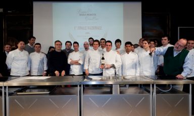 La prima edizione del Premio Birra Moretti Grand Cru, di cui qui vediamo i finalisti, si è tenuta nel 2011. Il presidente della giuria era Massimo Bottura e il vincitore fu Giuliano Baldessari, allora sous chef di Massimiliano Alajmo alle Calandre. La finale di quest'anno, in programma per il 17 novembre, non si svolgerà a  Roma come nei passati tre anni, ma a Milano, nella nuova sede del ristorante Alice presso Eataly Smeraldo