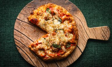 La&nbsp;Provola e Pepe Esplosiva, pizza-capolavoro di Sas&agrave; Martucci nella sua pizzeria milanese aperta a fine gennaio scorso
