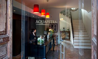 L'entrata dell'Aquapetra, splendido resort a Telese Terme (Benevento)
