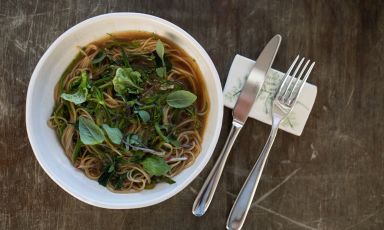 Ramen Mediterraneo: il piatto della rinascita di Michele Biagiola, chef del Signore te ne ringrazi, Montecosaro (Macerata)
