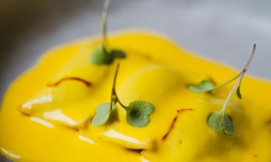 L’estate a tavola: Ravioli di scapece in salsa di beurre blanc allo zafferano di Solaika Marrocco