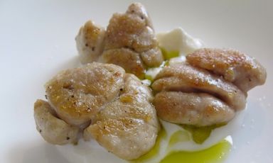 Offal, cream, lemon and salt by Niko Romito&nbsp;of restaurant Reale Casadonna in Casteldisangro (L'Aquila), a the most renowned Italian chef in 2013, the year he had 3 Michelin stars. This is one of the 64 "emotions" quoted by the 64 food experts we contacted for our survey (photo Passione Gourmet)