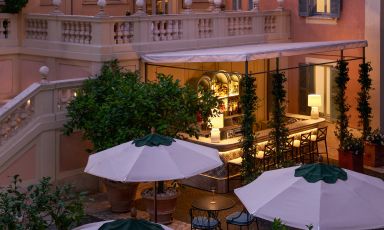 Gli imponenti esterni dell'Hotel de Russie a Roma
