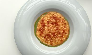 Risotto con pomodoro e lattuga di mare, di Giuseppe Gaglione, chef a&nbsp;Le M&eacute;ridien Visconti Rome, nella capitale

