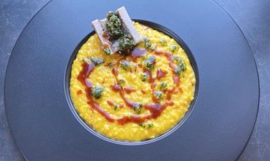 Il Risotto alla vecchia Milano, gremolata e sugo d&rsquo;arrosto del ristorante Ratan&agrave; di Milano
