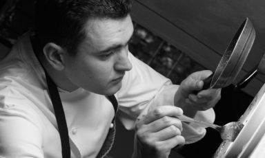 Giovanni Santini, oggi 40 anni, in uno scatto d'archivio. Lo chef del Pescatore di Canneto sull'Oglio (Mantova), 3 stelle Michelin, aprirà sabato in Auditorium la mattina dedicata alla Lombardia, regione ospite presente con un grande corner nell'area espositiva
