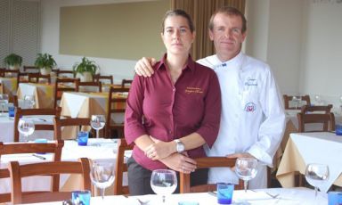 La pizzeria (tel. +39.347.2704915), guidata in cucina da Giorgio e in sala da Chiara, offre anche un menu che va oltre la pizza. Questo pezzo è uscito in anteprima per Identità di Pizza, la newsletter che Identità Golose dedica al mondo dei lievitati. Per riceverla regolarmente (e gratuitamente) basta iscriversi qui
