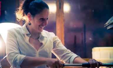 Roberta Esposito è una giovane "donna della pizza" ad Aversa, nel suo La Contrada, locale di famiglia. Racconta qui la sua storia, nell'articolo di Tania Mauri per la newsletter Identità di Pizza (per leggerla regolarmente, iscriversi gratuitamente qui)

