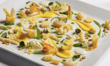 Pasta e zucchine (omaggio allo chef Nino Di Costanzo): &egrave; la nuova creazione di Roberto Di Pinto al suo Sine di Milano, proposta nel menu Oltre Sine

