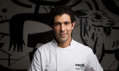 Rodrigo Oliveira, 37 anni, chef di Mocotò a San Paolo, Brasile. Cucinerà a Identità Golose Milano dal 12 al 15 dicembre prossimi. Per prenotare, clicca qui (foto instagram)
