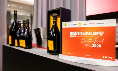 Quattro grandi masterclass a Identità di Champagne-Atelier des Grandes Dames, ancora una volta organizzata da Identità Golose con Veuve Clicquot nell'ambito di Identità on the road - Digital edition e disponibile online a partire dal 16 novembre. Noi vi raccontiamo qualche anteprima; voi iscrivetevi per vedere queste lezioni e tante altre, una marea di contenuti! ISCRIVETEVI A IDENTITÀ ON THE ROAD CLICCANDO QUI. Per info iscrizioni@identitagolose.it o il numero di telefono +39 02 48011841 interno 2215
