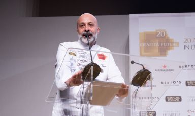 Dal 2007 sempre presente al Congresso di Identità Golose, lo chef tristellato Niko Romito del ristorante Reale ha spiegato la sua idea di cucina del futuro (foto Brambilla-Serrani)
