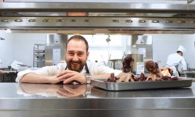 Stefano Sforza è giovane (classe 1986) ma dà già ottima prova di sé al ristorante  Les Petites Madeleines del Turin Palace Hotel di Torino. Il racconto d'Identità Golose (foto Tanio Liotta)
