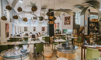 Un particolare del Carroponte di Bergamo: enoteca, bistrò, ristorante
