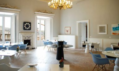 La sala di Dimora Ulmo, a Matera
