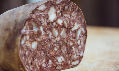 Una delle specialità della salumeria di Bacci macellai 1925 a Montignoso, Massa-Carrara
