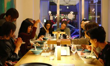 Zazà Ramen in via Solferino a Milano, il ristorante di Brendan Becht, chef olandese, ennesima conferma dell'Asia-mania che avvince Milano negli ultimi anni
