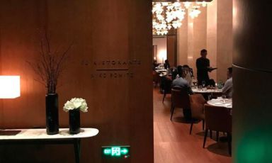 Niko Romito and Bulgari’s adventure has begun with Ristorante in Beijing, China. It’s in Building 2 Courtyard No 8 Xinyuan South Road, in Chaoyang. Coming up: Dubai (by the end of the year), Shanghai (March 2018). In the photo, the entrance to the restaurant in a post taken from Romito’s instagram account
