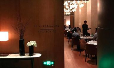 Niko Romito and Bulgari’s adventure has begun with Ristorante in Beijing, China. It’s in Building 2 Courtyard No 8 Xinyuan South Road, in Chaoyang. Coming up: Dubai (by the end of the year), Shanghai (March 2018). In the photo, the entrance to the restaurant in a post taken from Romito’s instagram account
