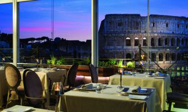Vista magnifica sul Colosseo dall'Aroma di Palazzo Manfredi, una delle dodici novità capitoline della Guida Identità Golose 2018
