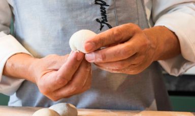 La parannanza di Franco Pepe, pizzaiolo di Pepe in Grani a Caiazzo (Caserta). Ha tenuto lezione a New York e a Los Angeles (foto Brambilla/Serrani)
