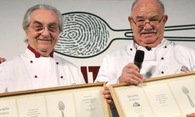 Pierre Troisgros con Gualtiero Marchesi a Identità Golose 2007
